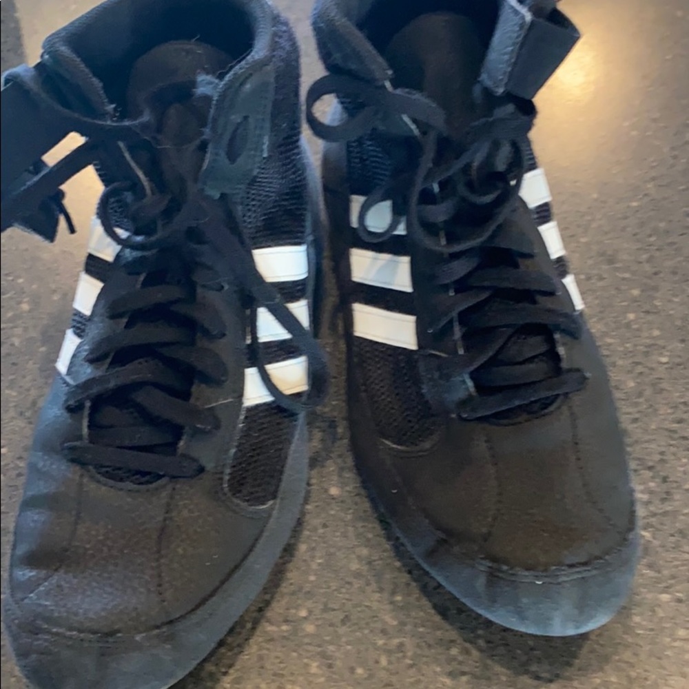 Adidas wrestling shoes size 8 1/2 boys